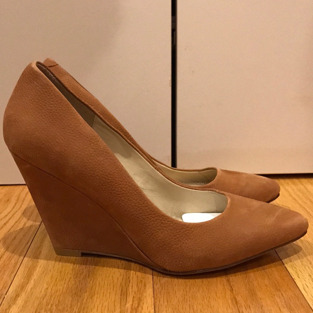 *NEW* Pour La Victoire Suede Wedges